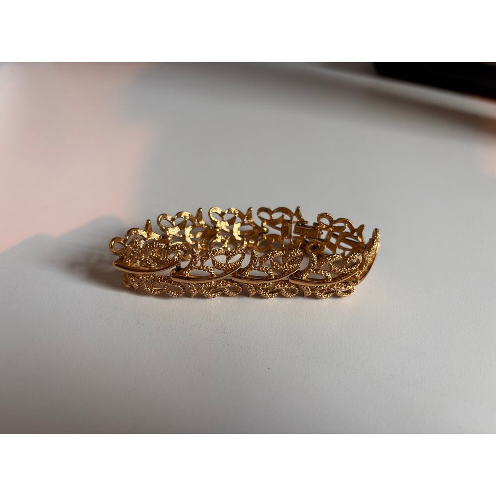 Vintage Monet gold tone filigree reticulated bracelet glamcore coastal vacation - Picture 3 of 3